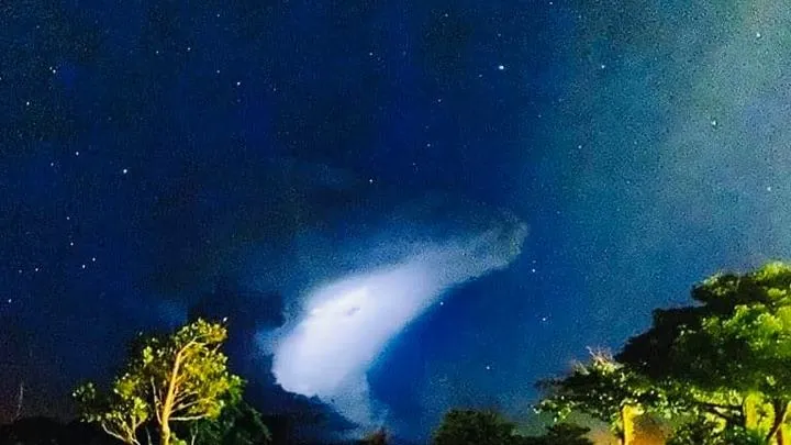 卡米克民宿近2000坪草原上的冬夜星空，視野開闊無遮蔽